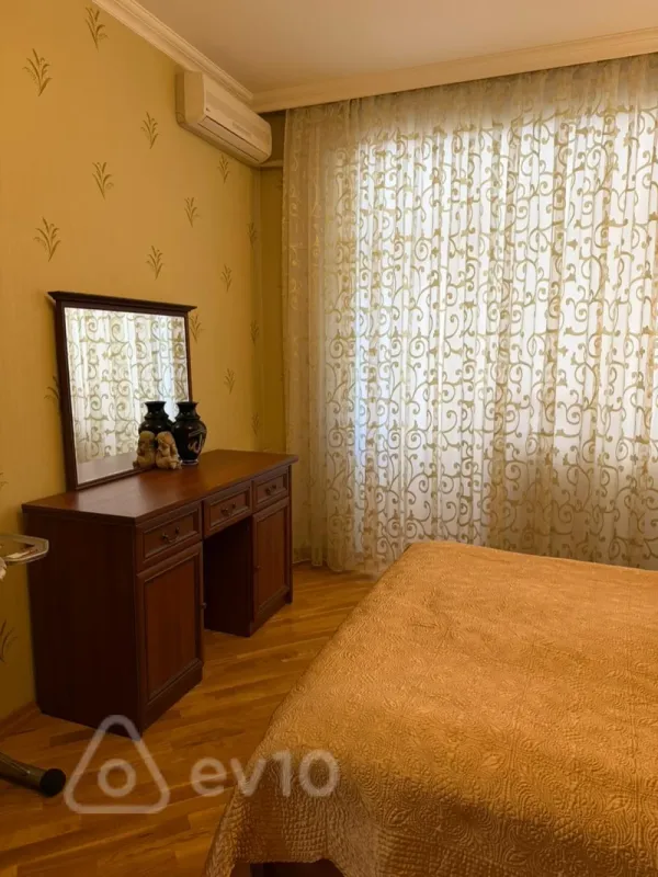 Kirayə verilir 3 otaqlı yeni tikili 130 m²