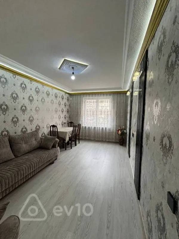 Satılır 2 otaqlı köhnə tikili 60 m²