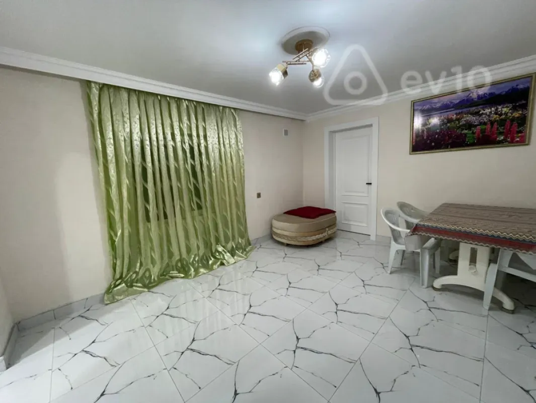 Kirayə verilir 2 otaqlı həyət evi 50 m²