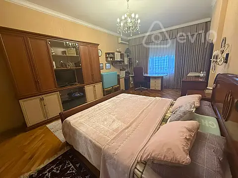 Kirayə verilir 4 otaqlı yeni tikili 200 m²