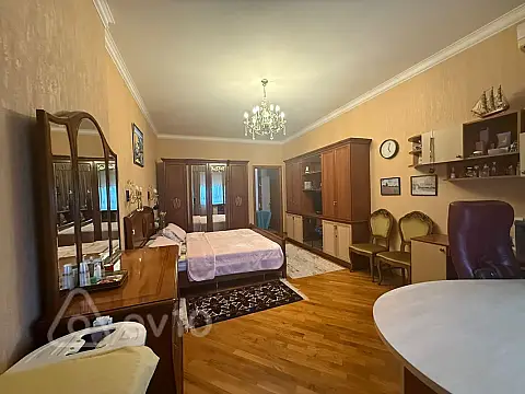 Kirayə verilir 4 otaqlı yeni tikili 200 m²