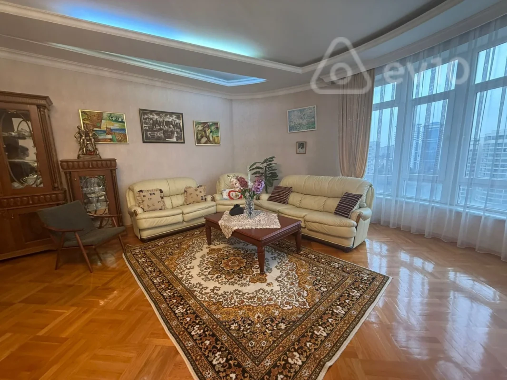 Kirayə verilir 4 otaqlı yeni tikili 200 m²
