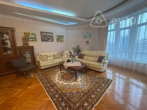 Kirayə verilir 4 otaqlı yeni tikili 200 m²