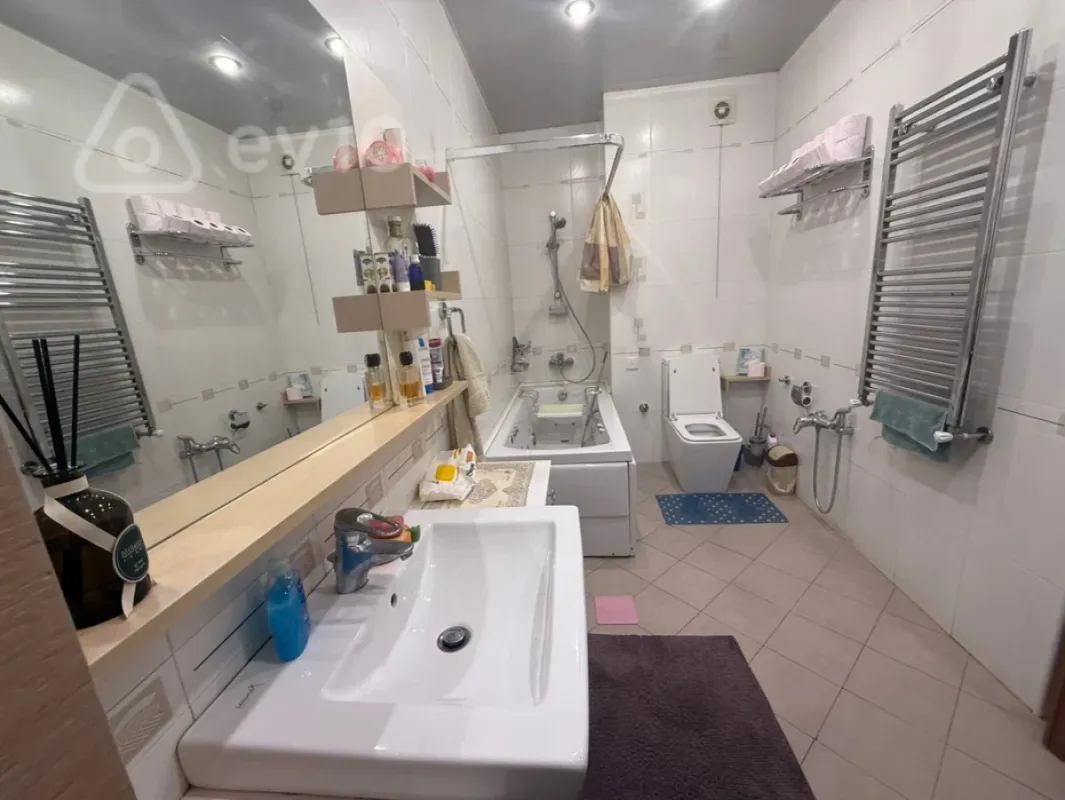 Kirayə verilir 4 otaqlı yeni tikili 200 m²