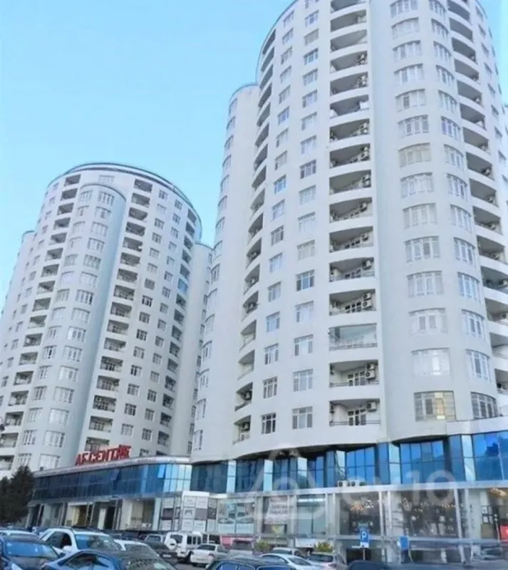 Kirayə verilir 4 otaqlı yeni tikili 200 m²