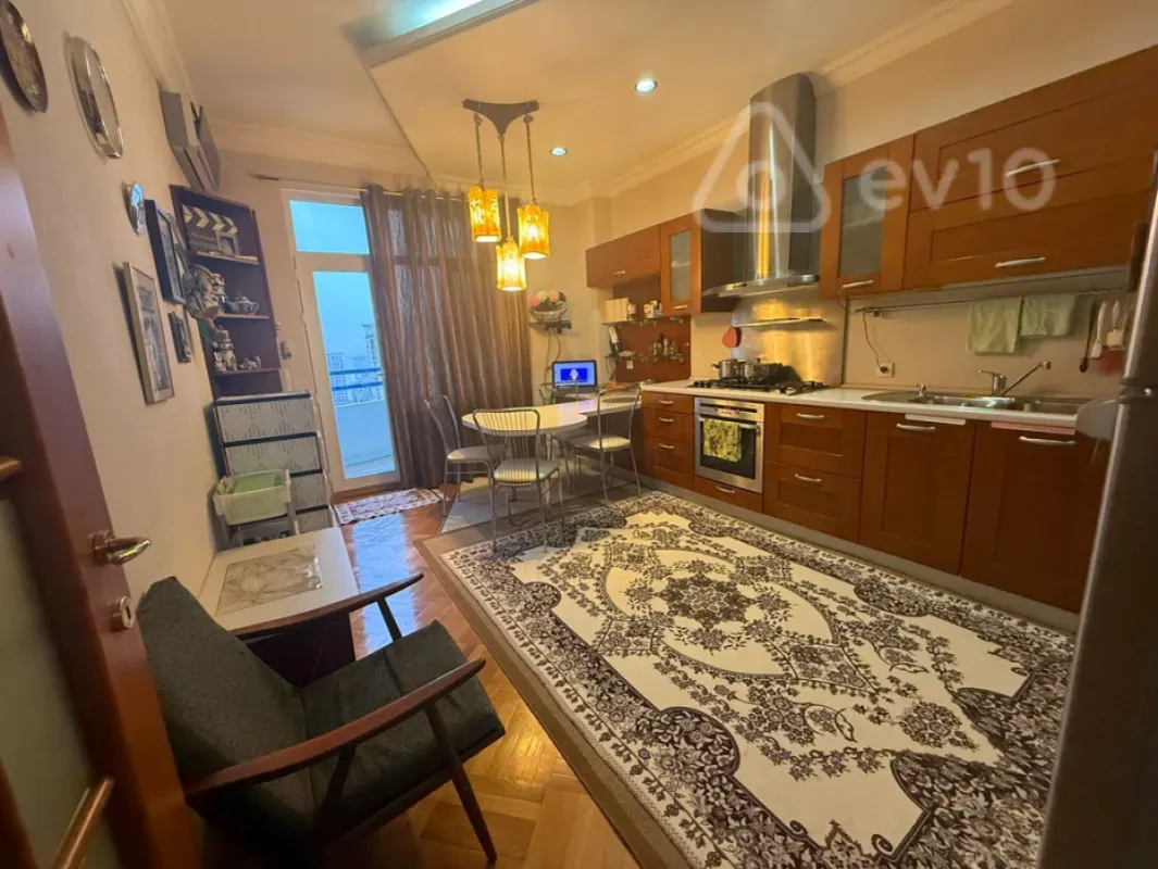 Kirayə verilir 4 otaqlı yeni tikili 200 m²