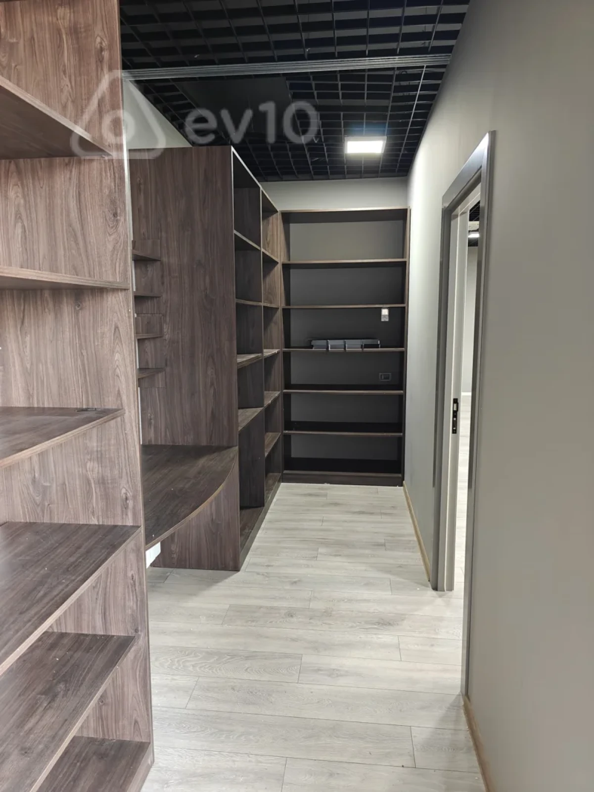 Kirayə verilir 2 otaqlı ofis 92.7 m²