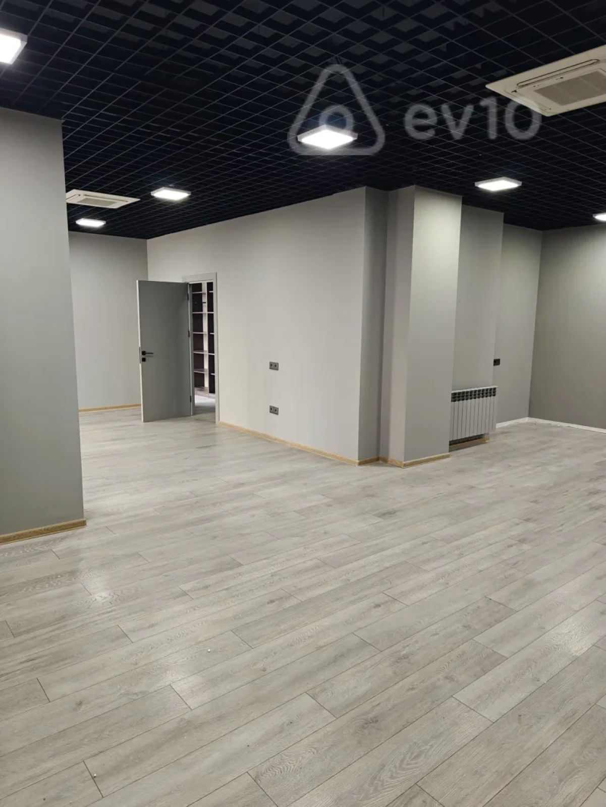 Kirayə verilir 2 otaqlı ofis 92.7 m²