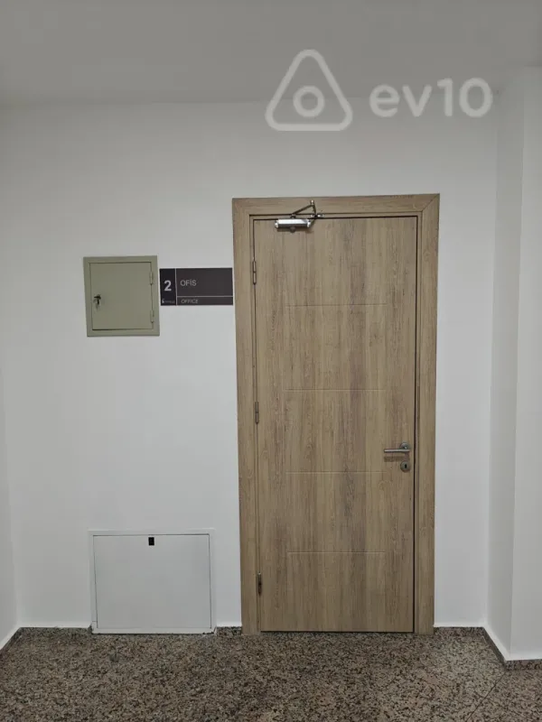 Kirayə verilir 2 otaqlı ofis 92.7 m²