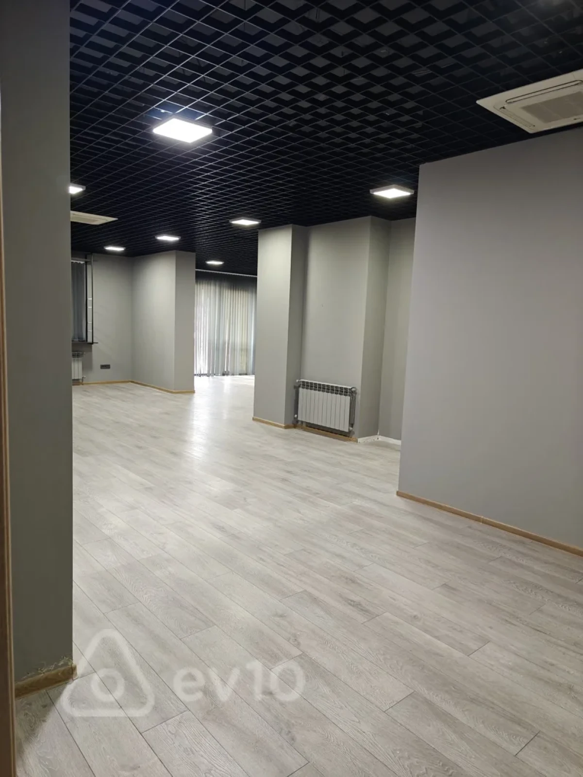 Kirayə verilir 2 otaqlı ofis 92.7 m²