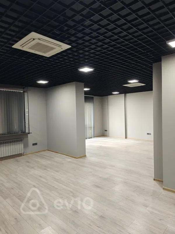 Kirayə verilir 2 otaqlı ofis 92.7 m²