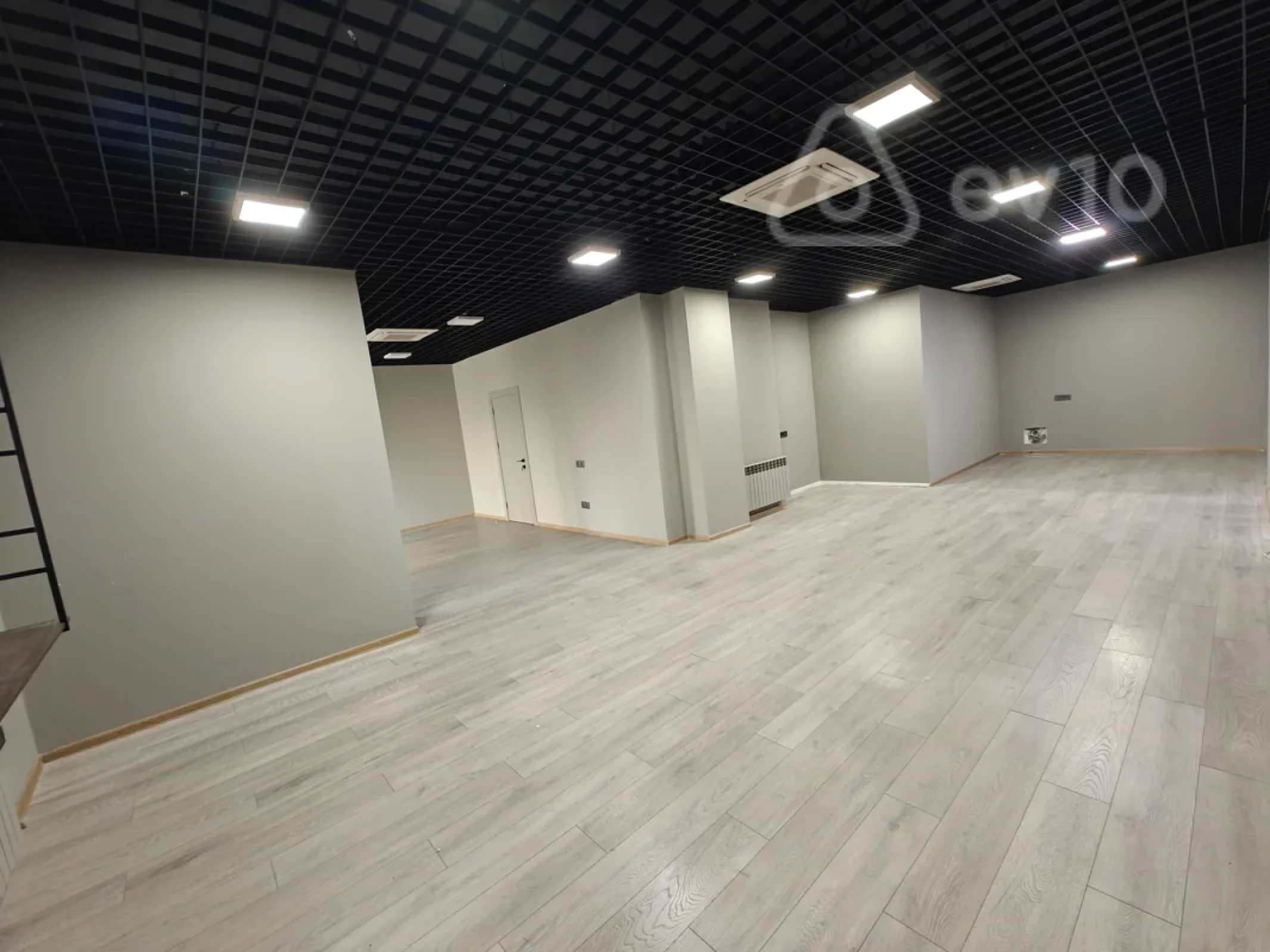 Kirayə verilir 2 otaqlı ofis 92.7 m²