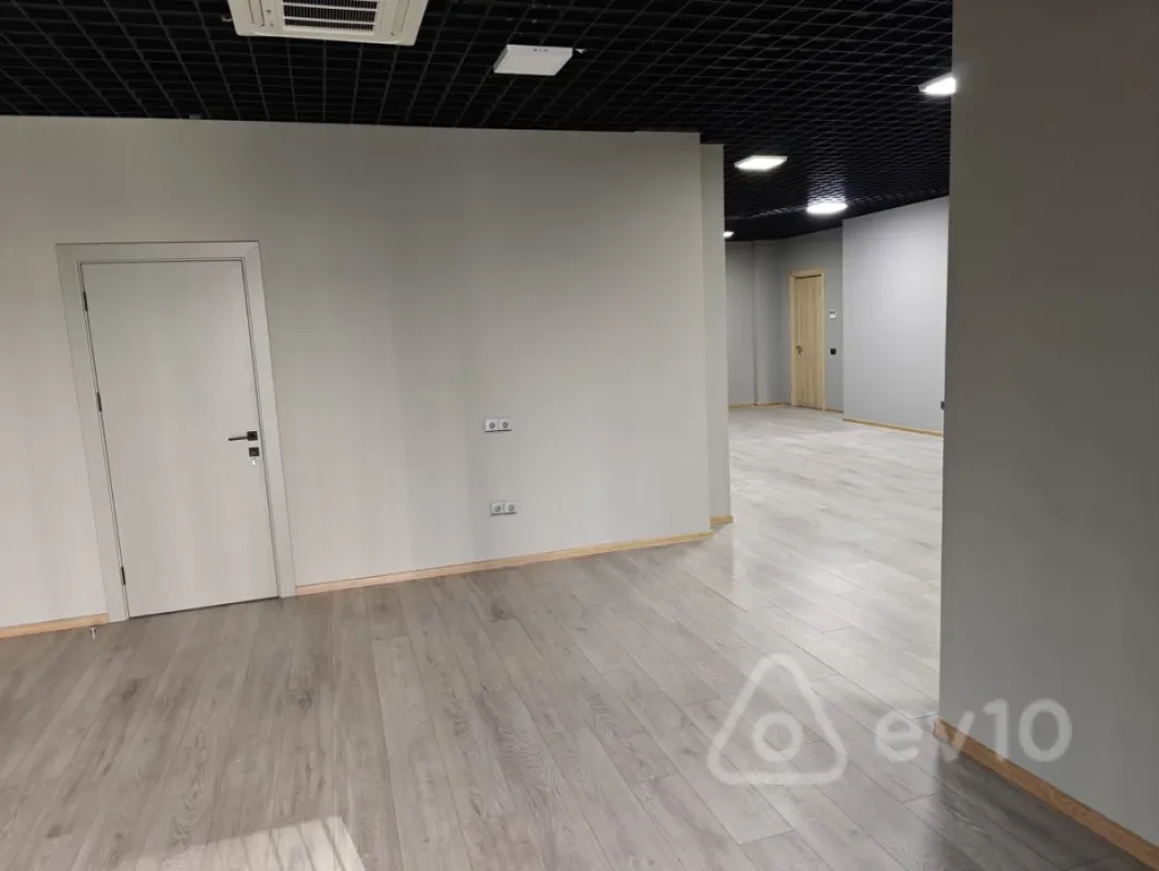 Kirayə verilir 2 otaqlı ofis 92.7 m²