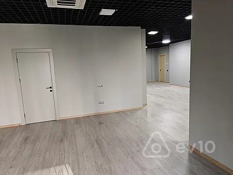 Kirayə verilir 2 otaqlı ofis 92.7 m²