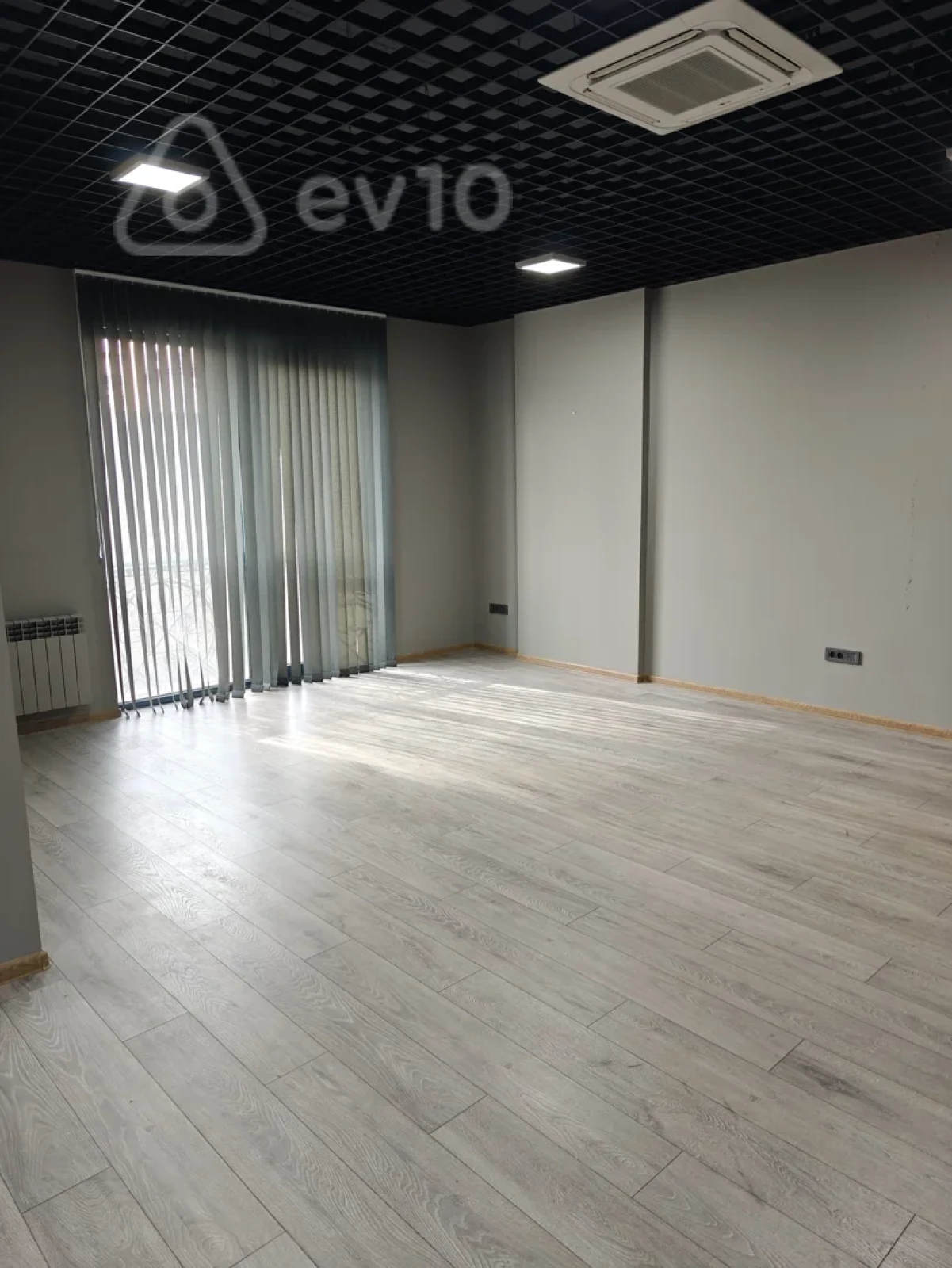 Kirayə verilir 2 otaqlı ofis 92.7 m²