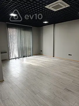Kirayə verilir 2 otaqlı ofis 92.7 m²