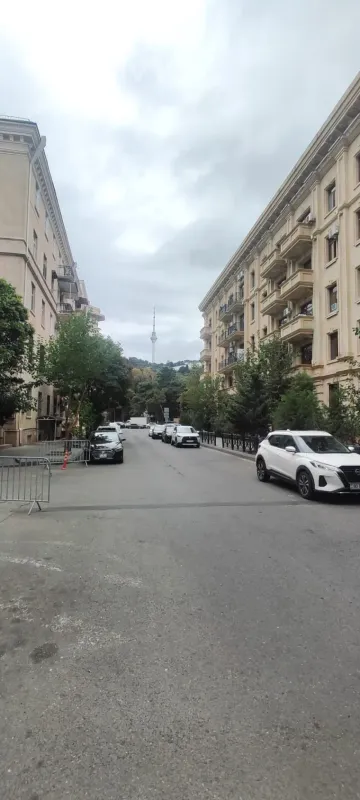 Kirayə verilir 5 otaqlı ofis 80 m²