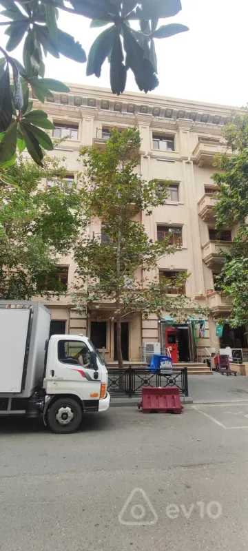 Kirayə verilir 5 otaqlı ofis 80 m²