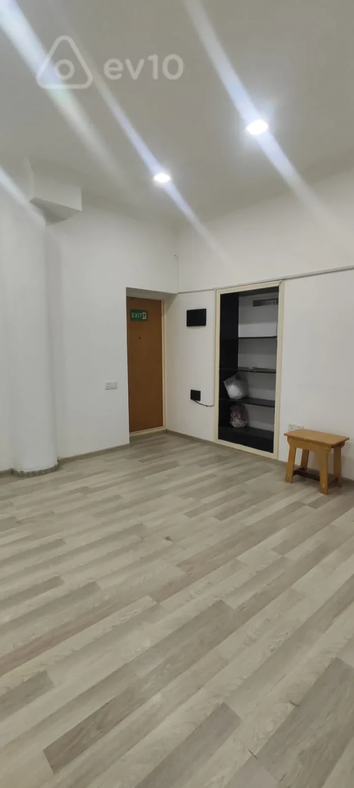 Kirayə verilir 5 otaqlı ofis 80 m²