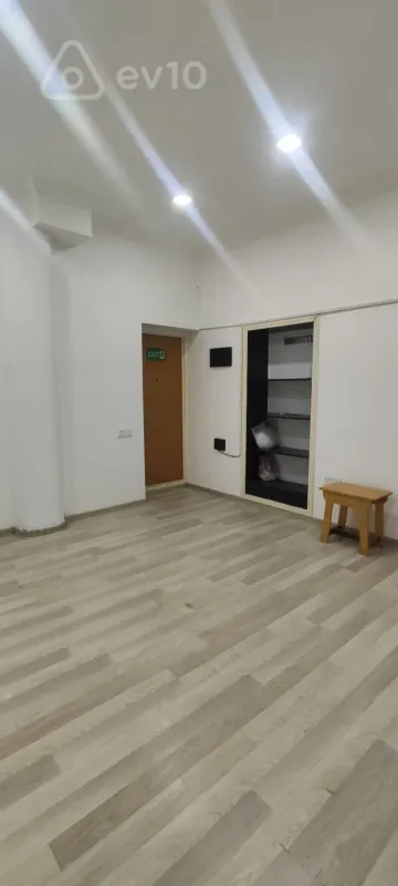 Kirayə verilir 5 otaqlı ofis 80 m²