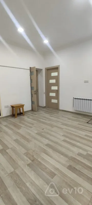 Kirayə verilir 5 otaqlı ofis 80 m²