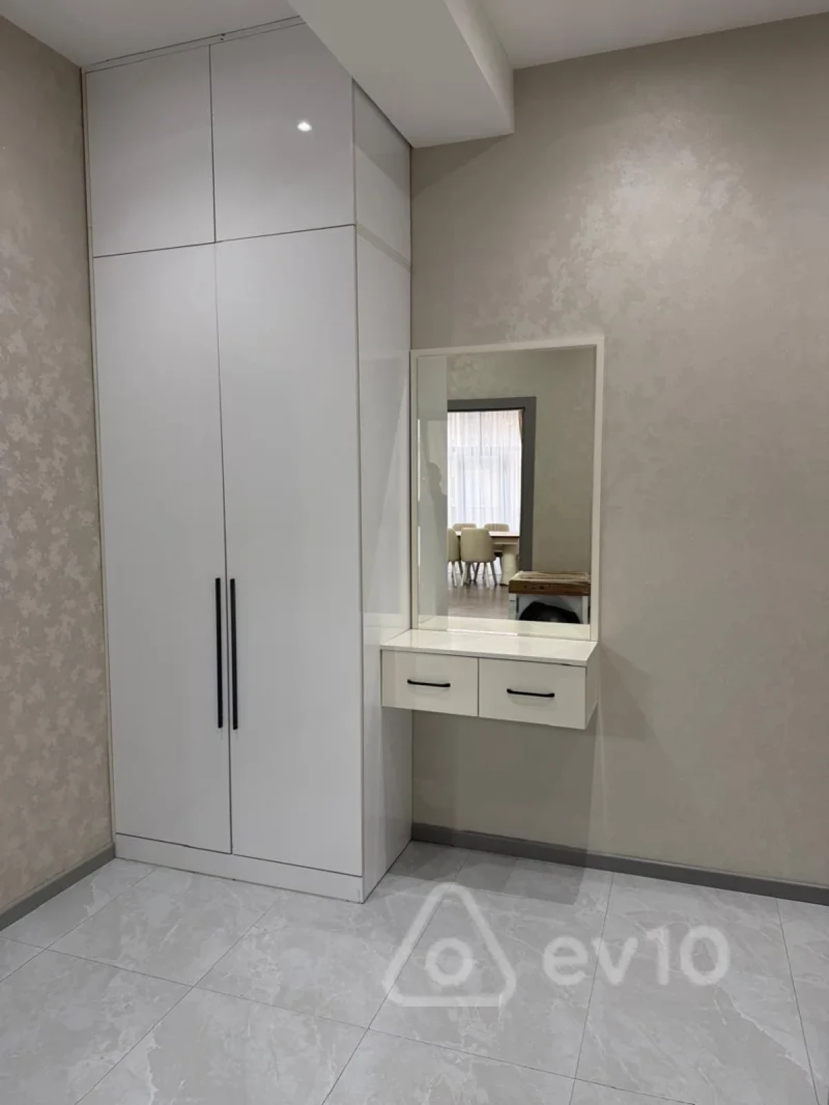 Kirayə verilir 2 otaqlı yeni tikili 91 m²