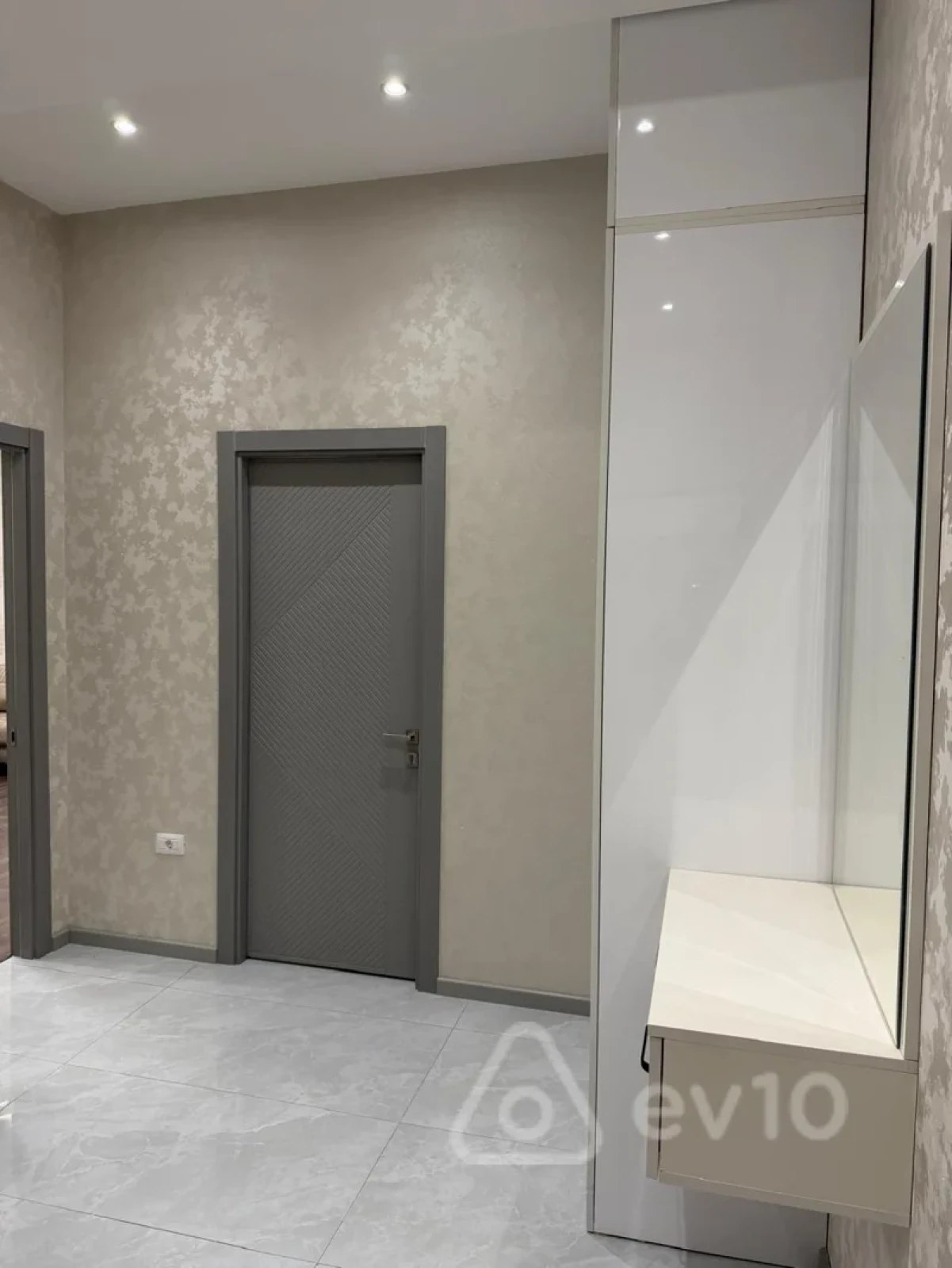 Kirayə verilir 2 otaqlı yeni tikili 91 m²