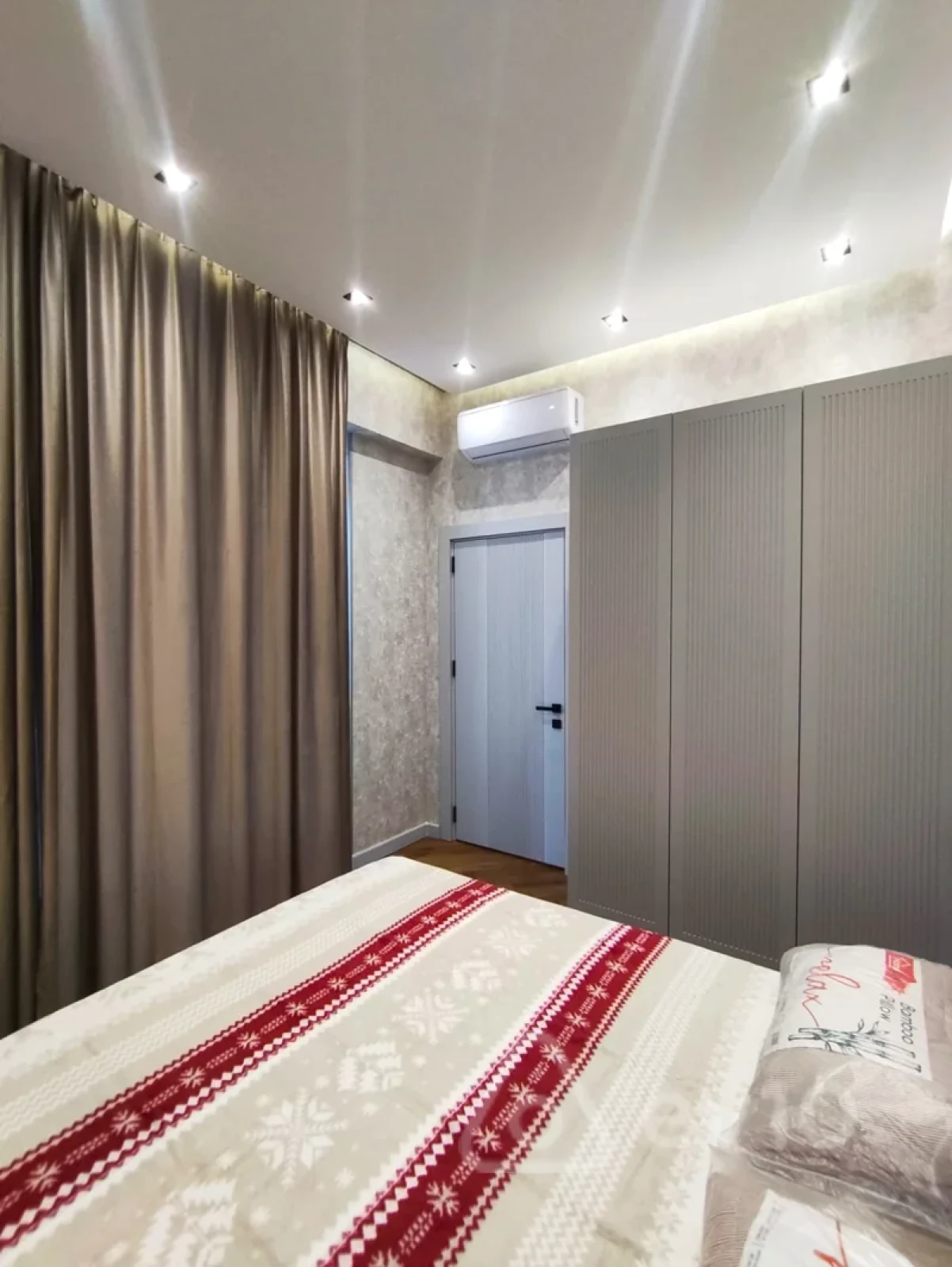 Kirayə verilir 3 otaqlı yeni tikili 70 m²