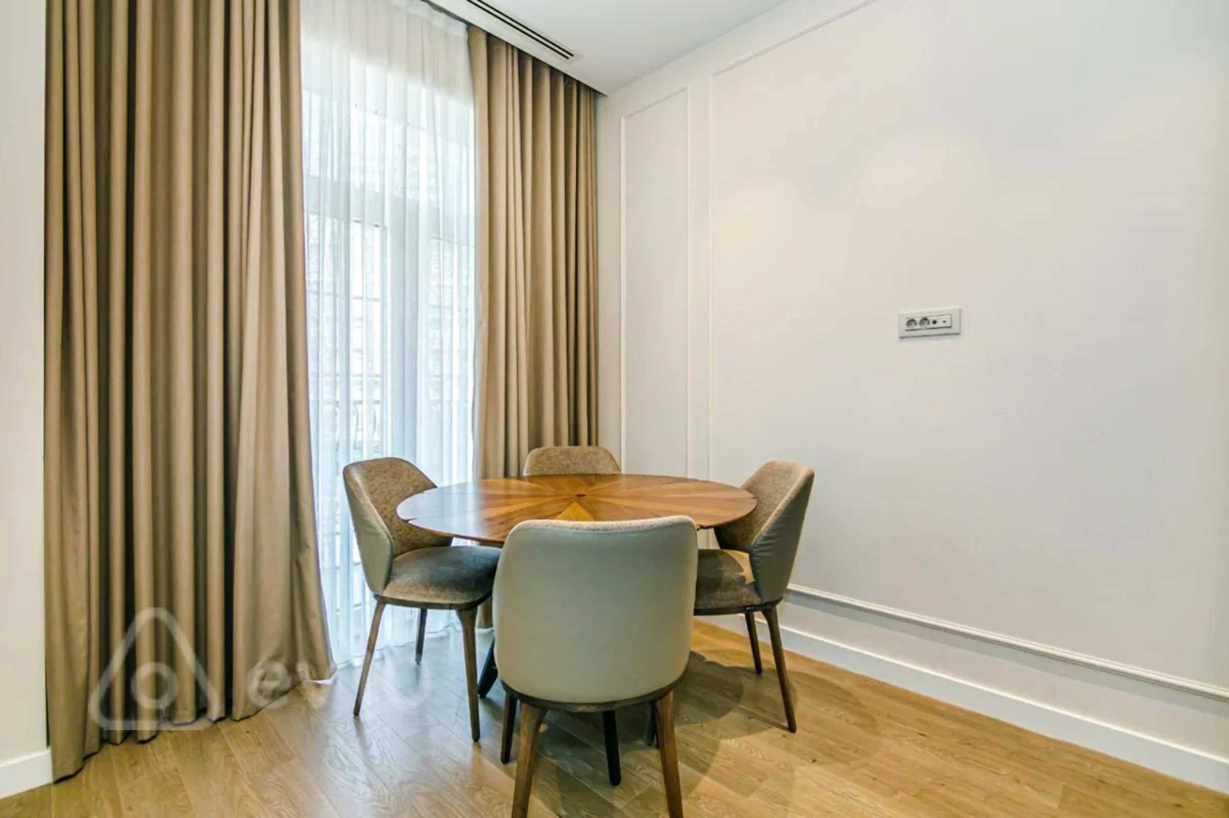 Kirayə verilir 3 otaqlı yeni tikili 100 m²