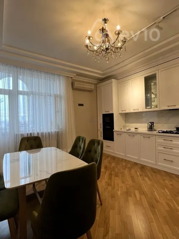 Kirayə verilir 3 otaqlı yeni tikili 140 m²