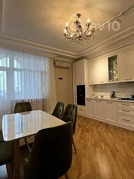 Kirayə verilir 3 otaqlı yeni tikili 140 m²
