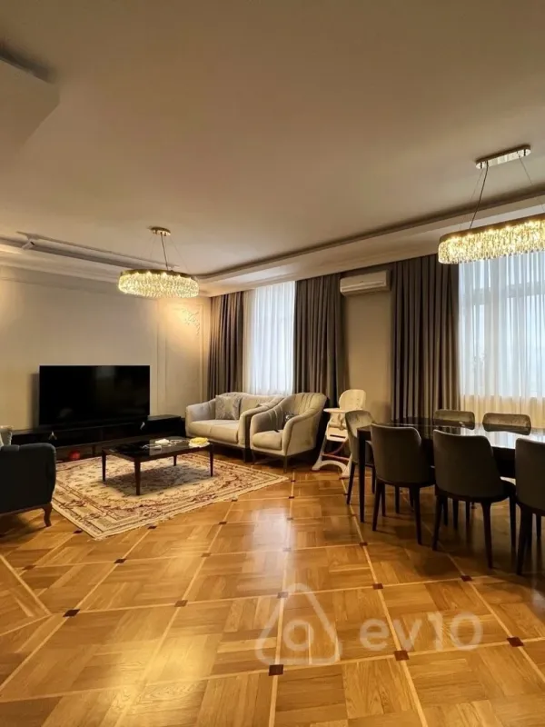 Kirayə verilir 3 otaqlı yeni tikili 140 m²