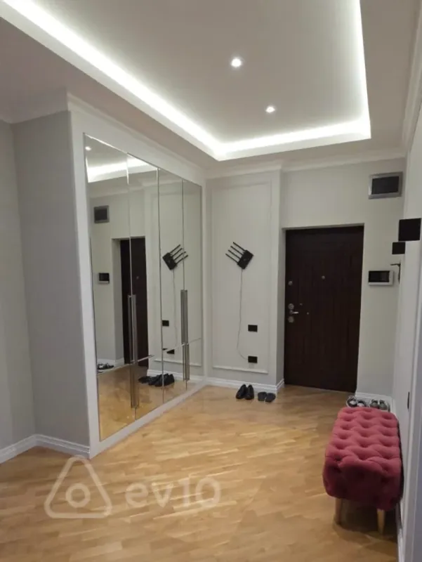 Kirayə verilir 3 otaqlı yeni tikili 140 m²