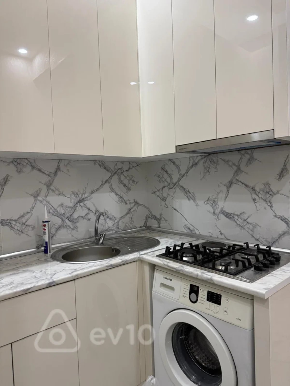 Kirayə verilir 2 otaqlı yeni tikili 60 m²