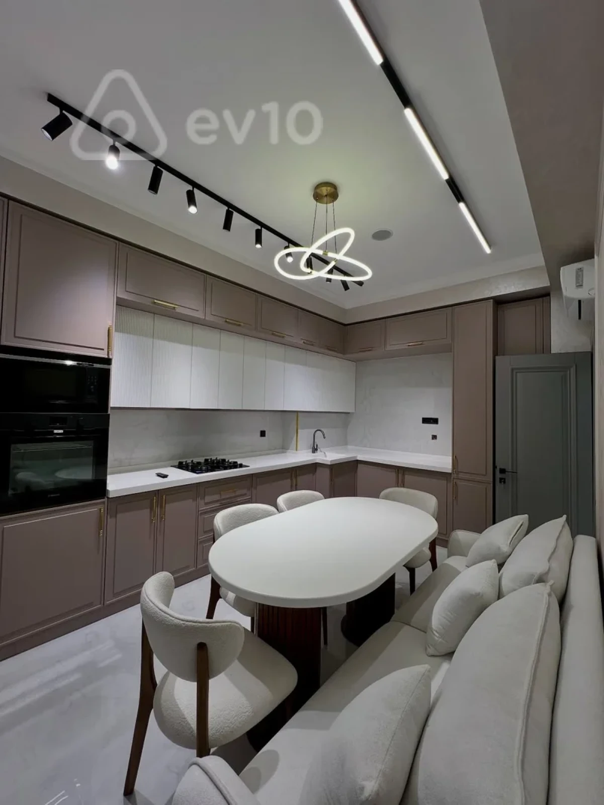 Kirayə verilir 3 otaqlı yeni tikili 117 m²