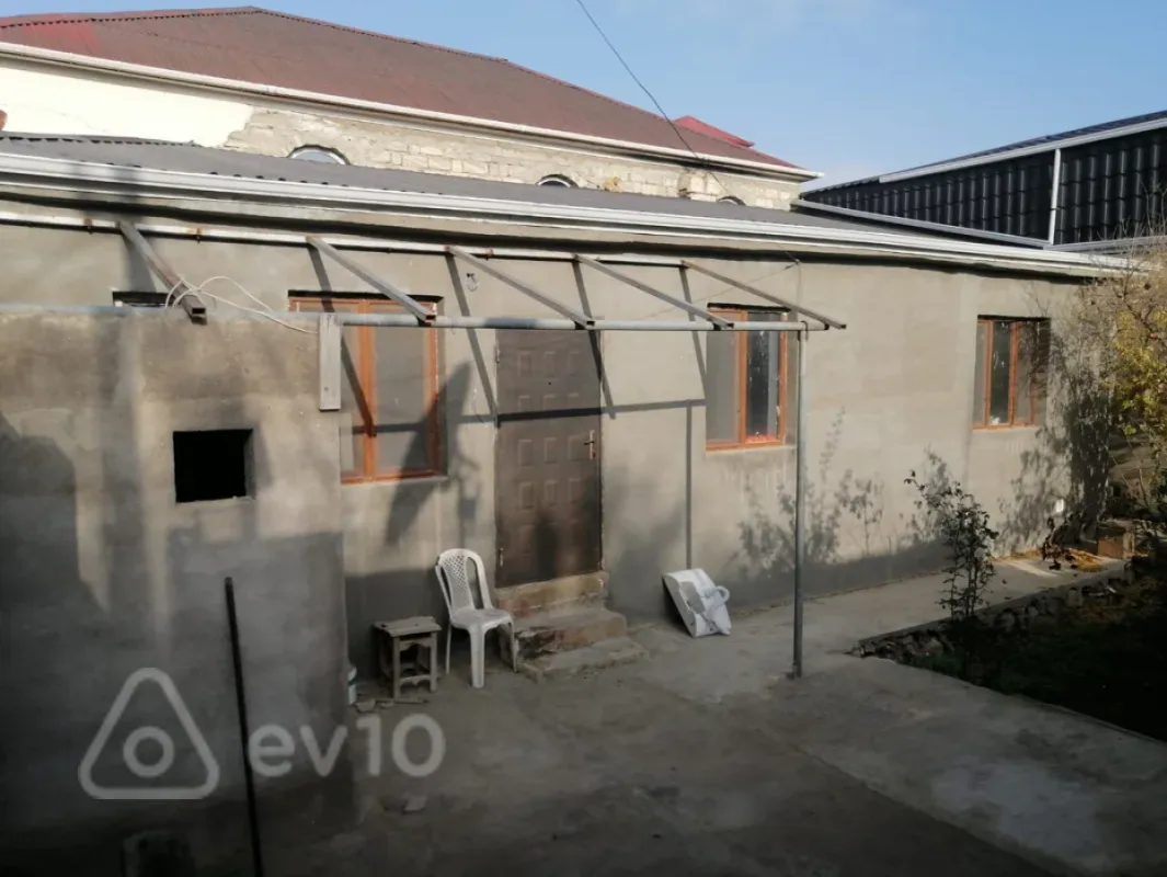 Satılır 4 otaqlı həyət evi 100 m²