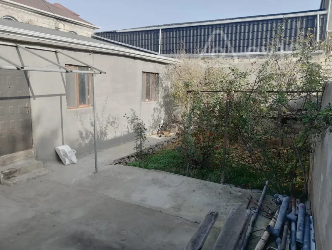 Satılır 4 otaqlı həyət evi 100 m²
