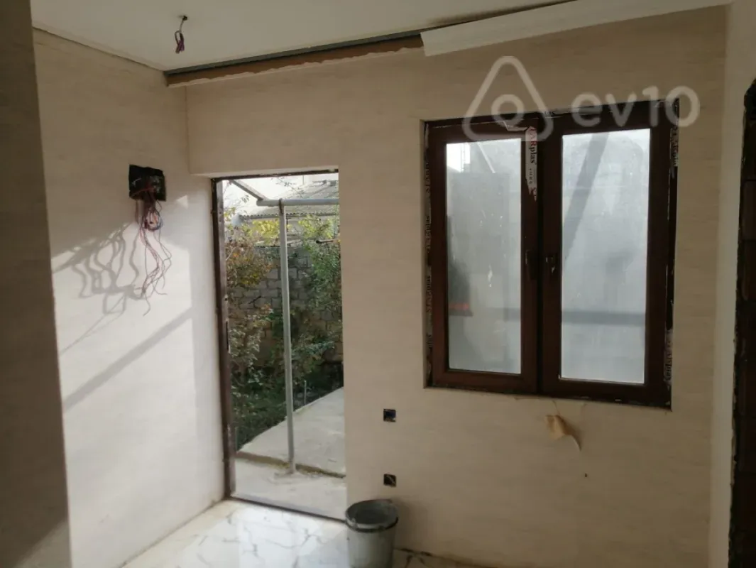 Satılır 4 otaqlı həyət evi 100 m²