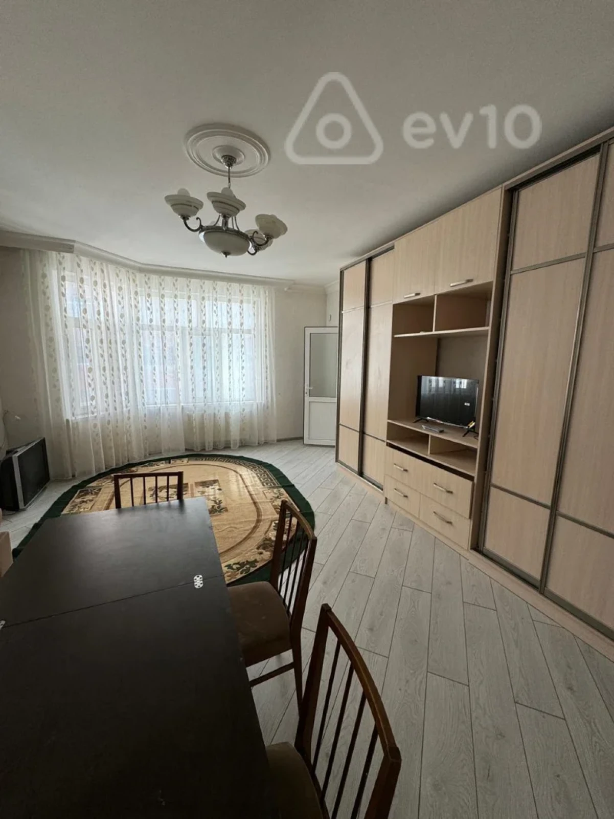 Kirayə verilir 2 otaqlı yeni tikili 80 m²
