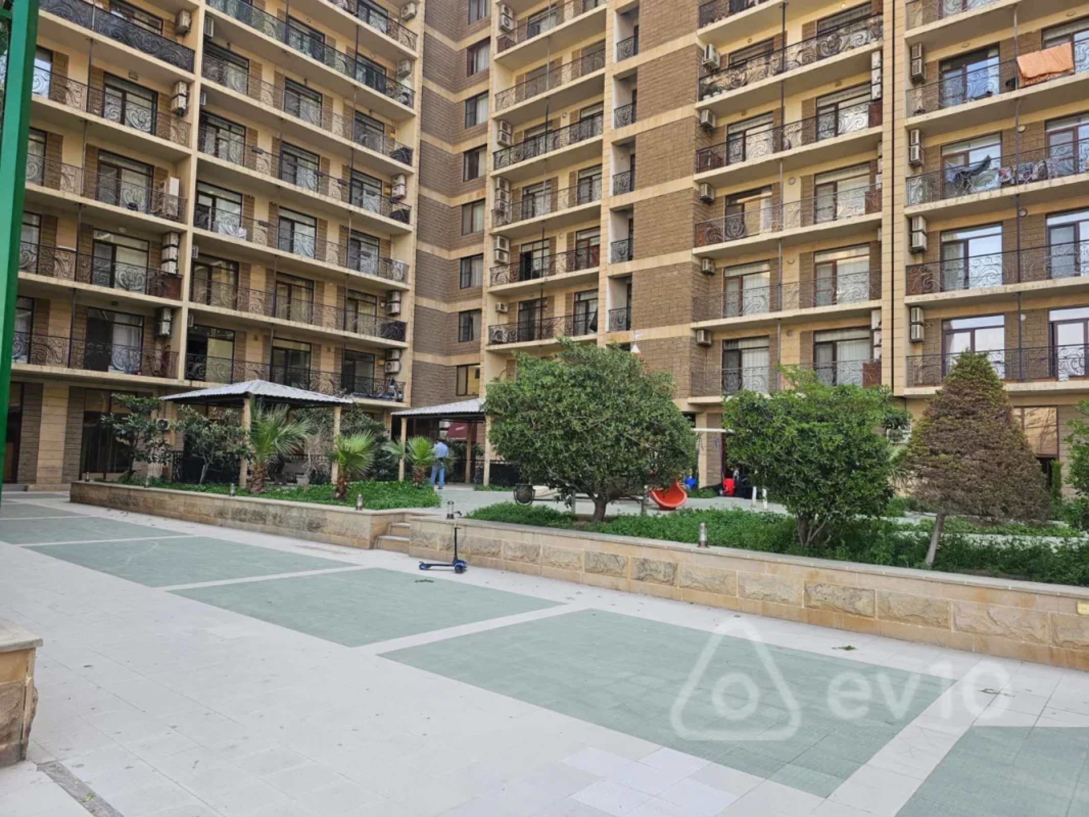 Kirayə verilir 4 otaqlı yeni tikili 200 m²