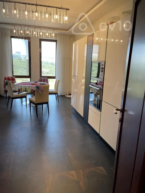 Kirayə verilir 4 otaqlı yeni tikili 200 m²