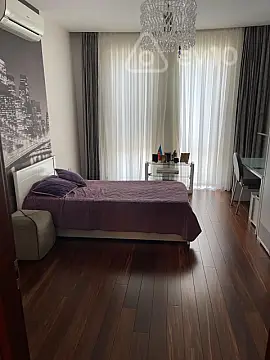 Kirayə verilir 4 otaqlı yeni tikili 200 m²