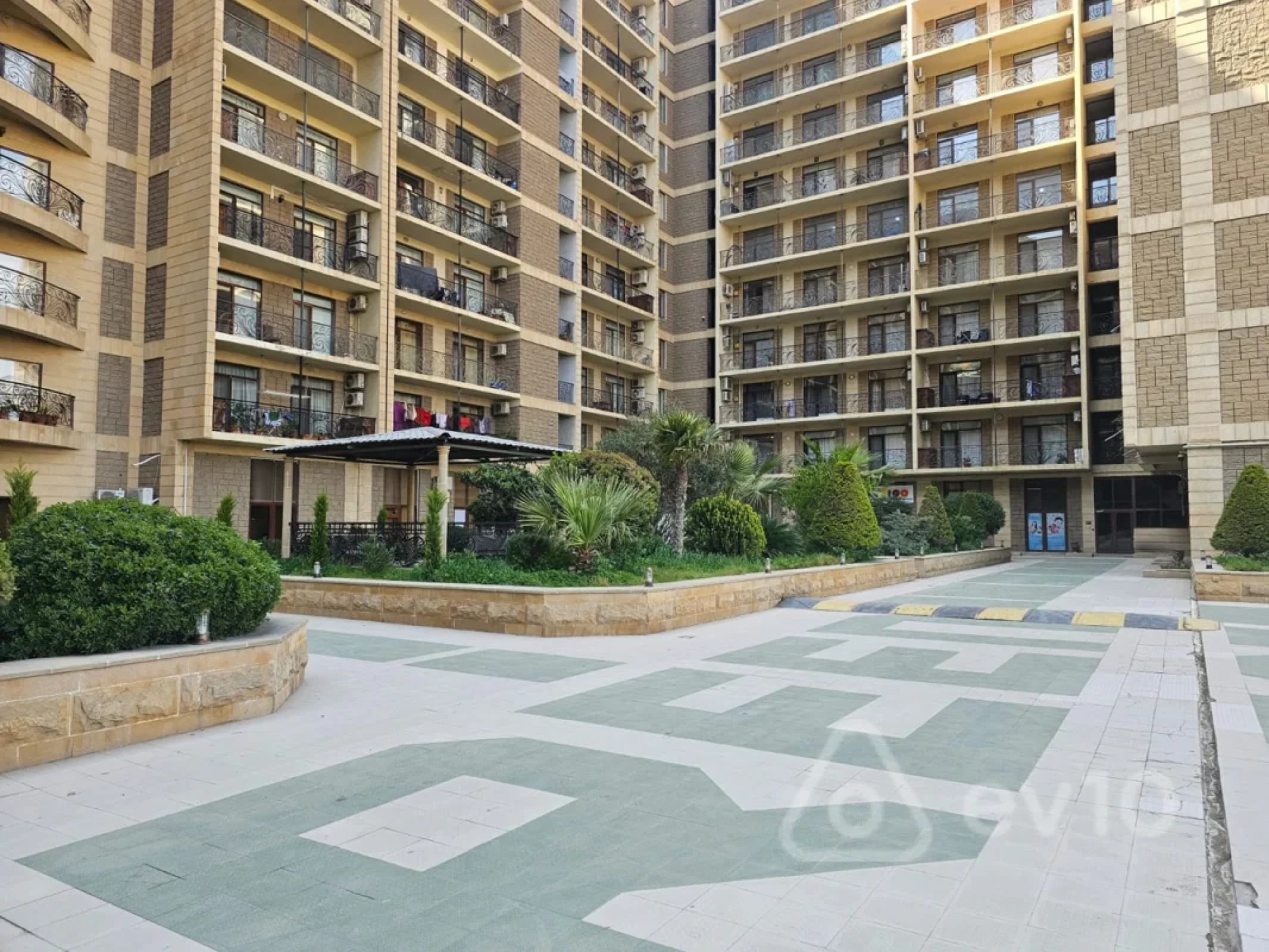 Kirayə verilir 4 otaqlı yeni tikili 200 m²