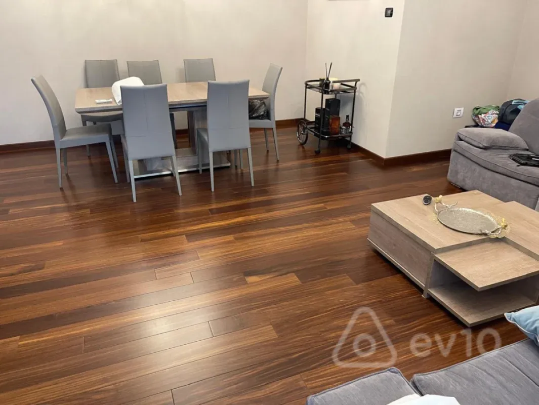 Kirayə verilir 4 otaqlı yeni tikili 200 m²