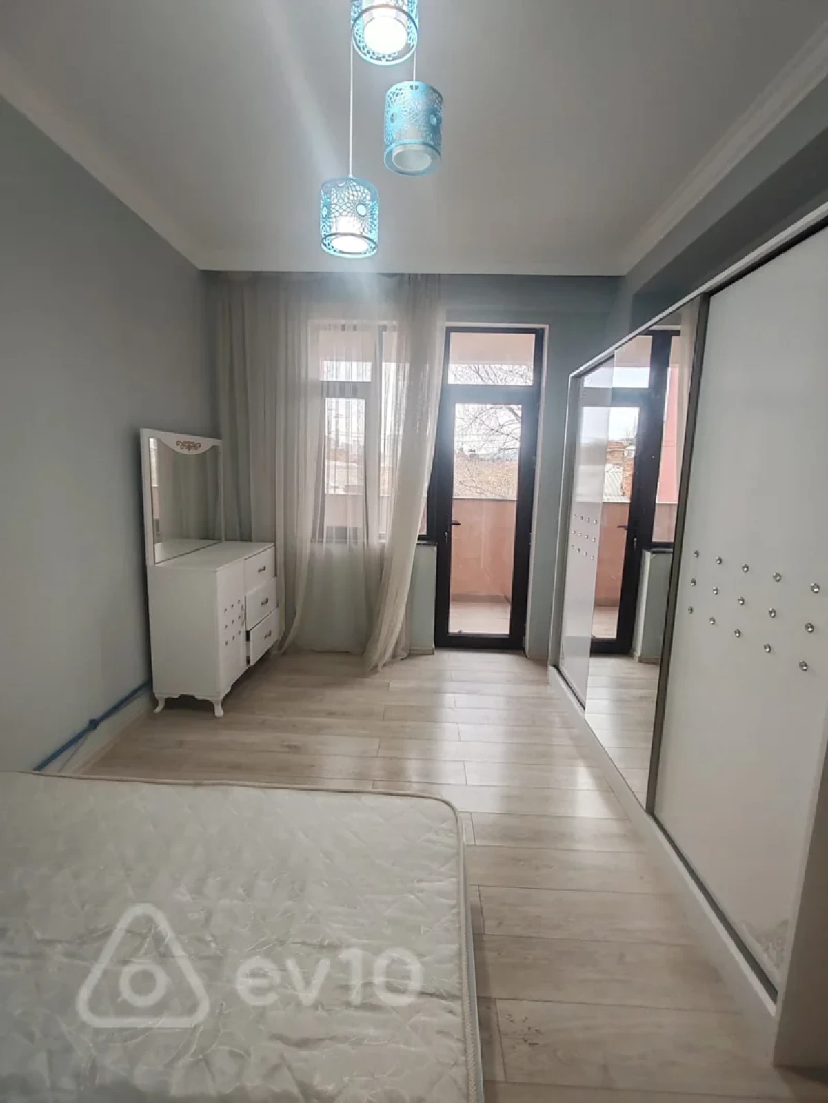 Kirayə verilir 3 otaqlı yeni tikili 85 m²