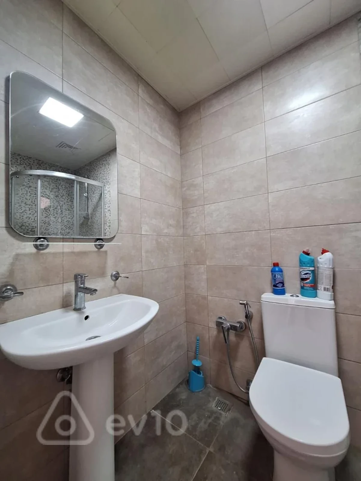 Kirayə verilir 2 otaqlı yeni tikili 50 m²