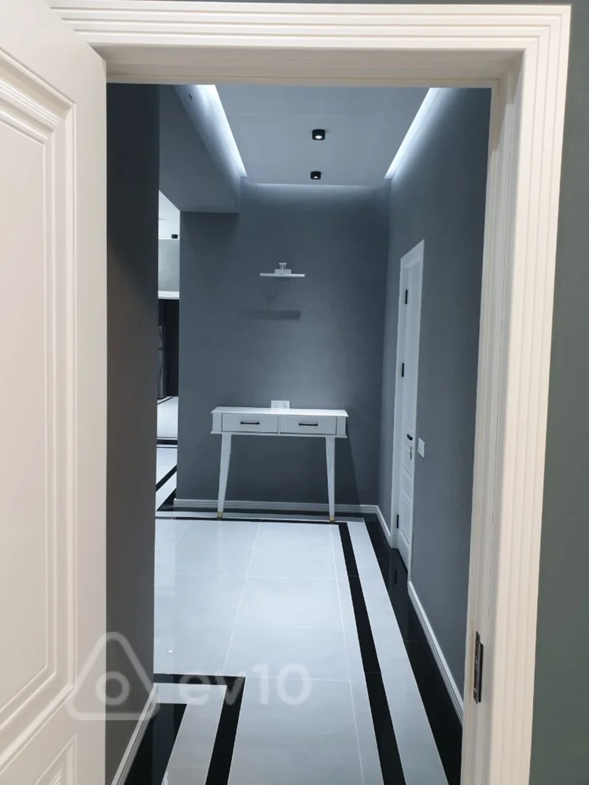 Kirayə verilir 3 otaqlı yeni tikili 141 m²