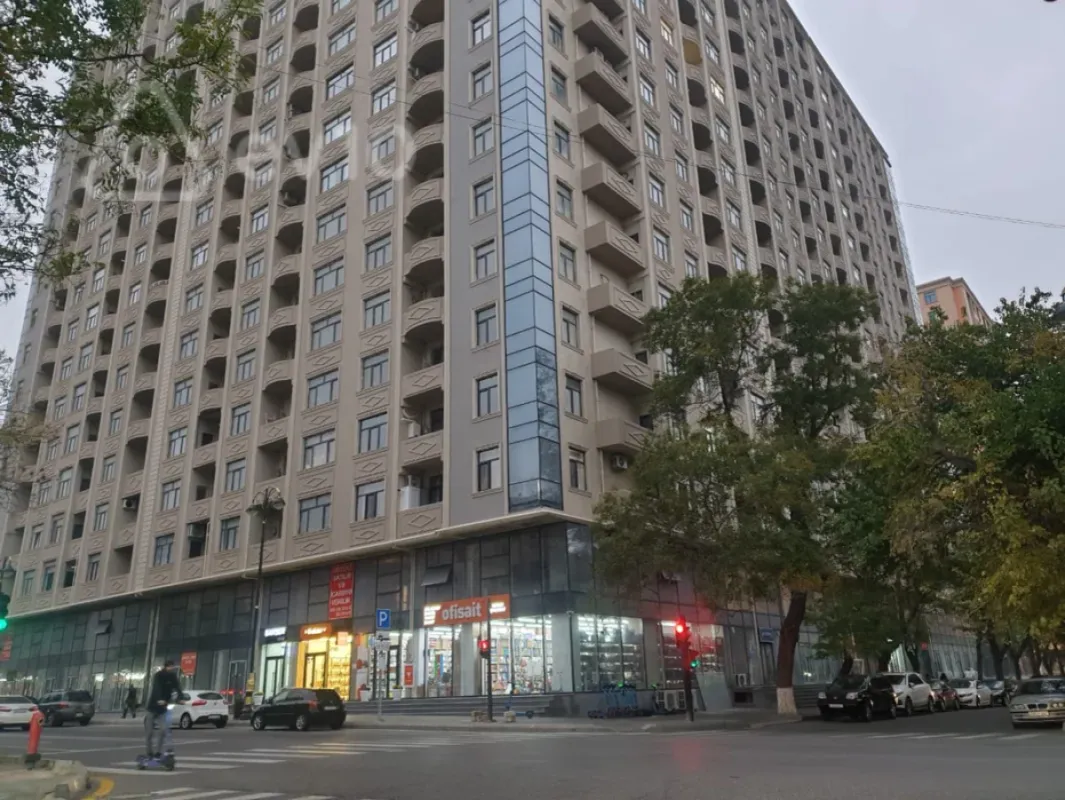 Kirayə verilir 3 otaqlı yeni tikili 141 m²