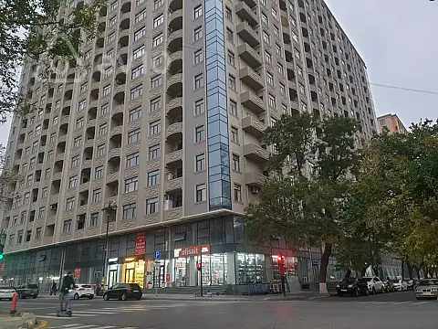 Kirayə verilir 3 otaqlı yeni tikili 141 m²