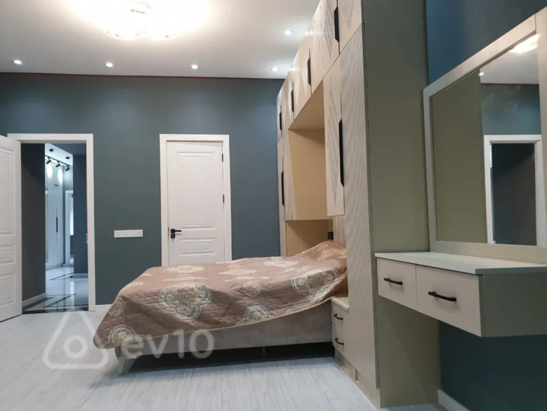 Kirayə verilir 3 otaqlı yeni tikili 141 m²